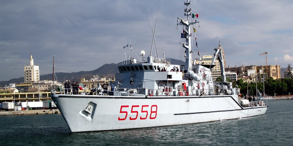 The two Italian minehunters left, headed for Djibouti: with the truce ready to intervene in the Strait of Hormuz