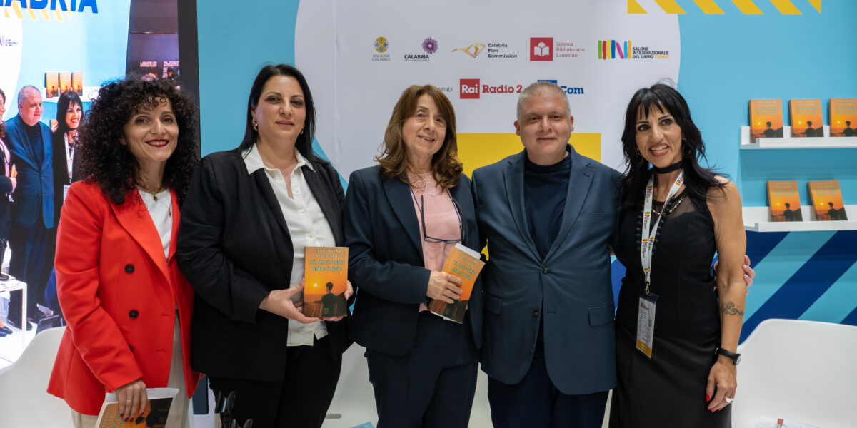 At the Turin Book Fair, Edizioni Beroe from Vibo and the Municipality of Philadelphia talk about road safety education and linguistic minorities