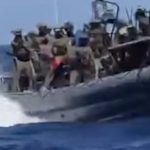Flotilla, the Israeli Navy boards ships 80 miles from Cyprus: some of the 35 Italians on board are blocked