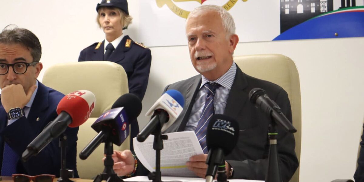 Reggio, the raid in the "room" of the drug dealing in via Sbarre Inferiori. Borrelli: "Entire district held hostage, urban redevelopment is needed"
