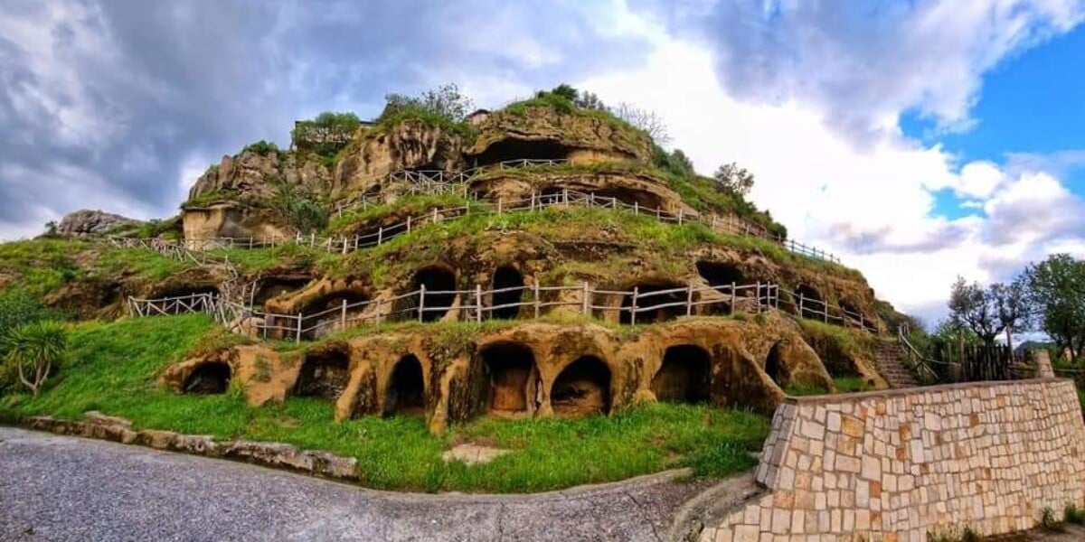 Verzino, the rock caves in first place (so far) among the places of the heart Fai 2026