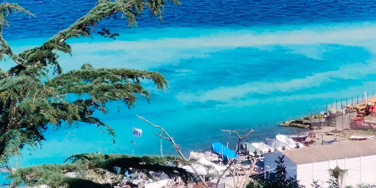 Messina, ski in the sea in Paradiso. Intervention by the Harbor Office to understand the origin of the phenomenon