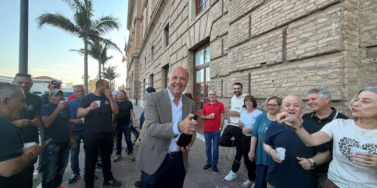 Elections in Milazzo the outgoing Midili reconfirmed: "Today is the time to celebrate, tomorrow I will remove a few pebbles from my shoe" LIVE DATA