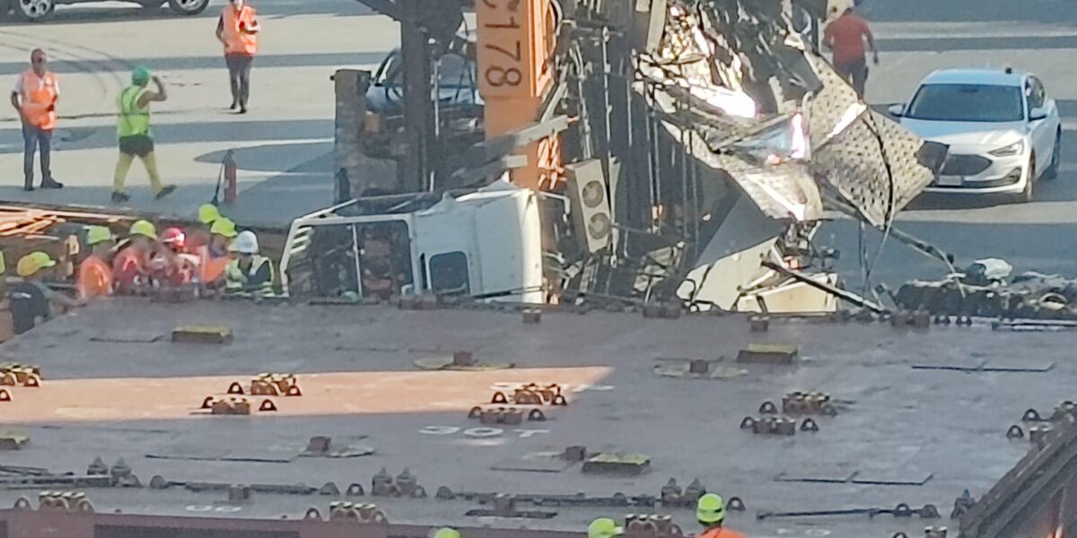 Fear at the port of Gioia Tauro, a crane falls: worker injured