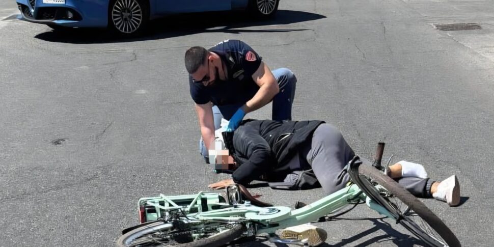 Gioia Tauro, a woman injured after falling from her bicycle was saved