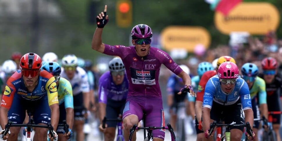 Giro d'Italia: Magnier wins the third stage, Silva still wearing the pink jersey. Catanzaro-Cosenza on Tuesday