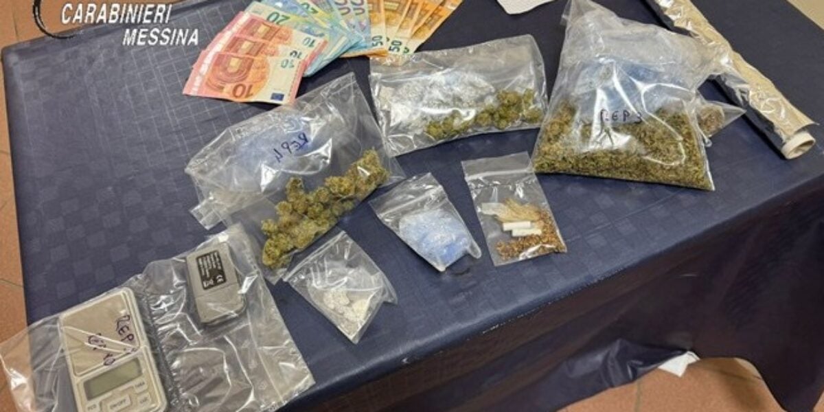 Messina, stopped on the street with marijuana: he was hiding a drug "market" in his house. 51 year old arrested