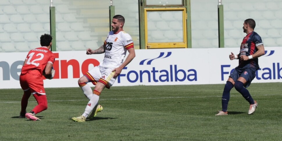 Messina wins the derby against Milazzo thanks to Toure and goes to the playouts: salvation is now up for grabs in Ragusa