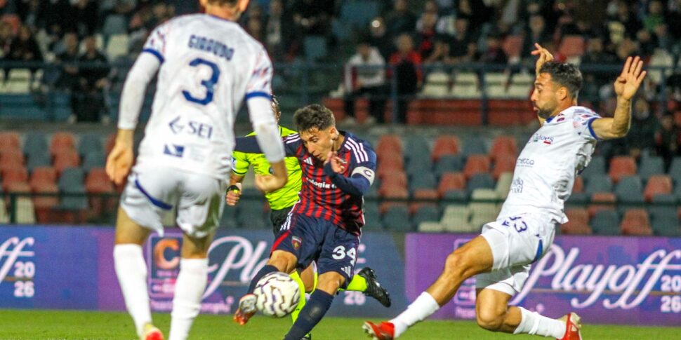 Rossoblù disaster: Casarano overwhelms Cosenza 5-1 at the "Marulla" and extinguishes the playoff dream PHOTO