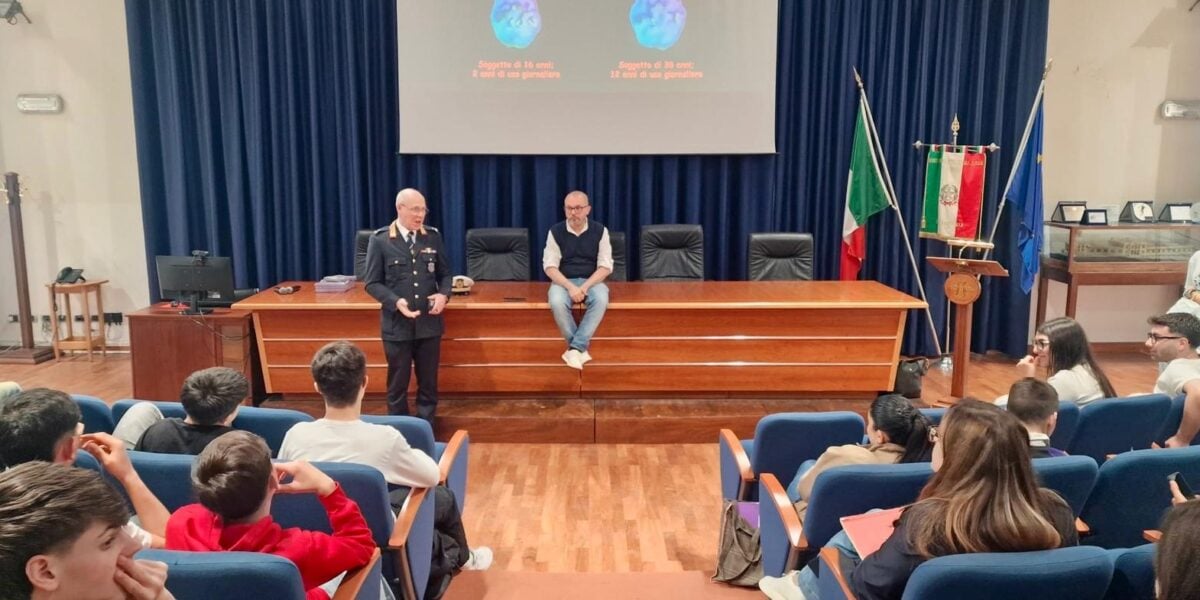 “Safe Schools” project: the local police of Catanzaro in the institutions, discussing prevention of the use of narcotic substances