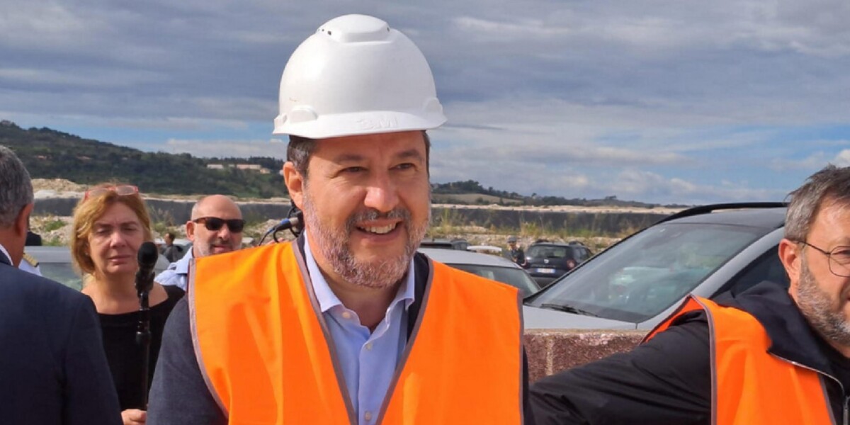 Salvini in Reggio Calabria: «The start of construction of the bridge will be a major operation against the 'Ndrangheta»