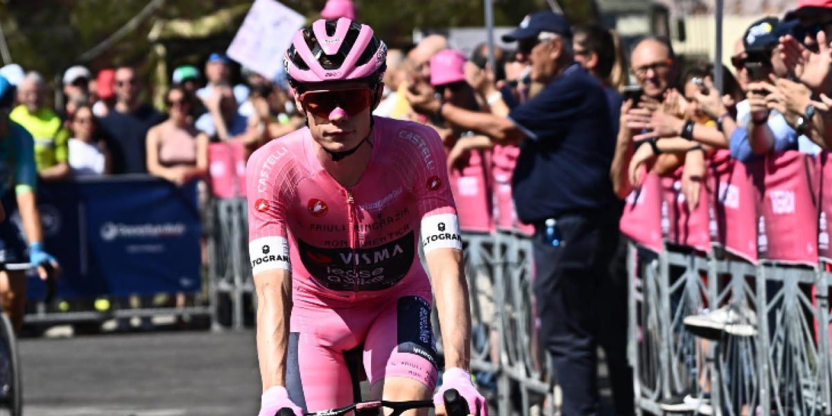 Vingegaard in legend: wins the Giro d'Italia and completes the Triple Crown