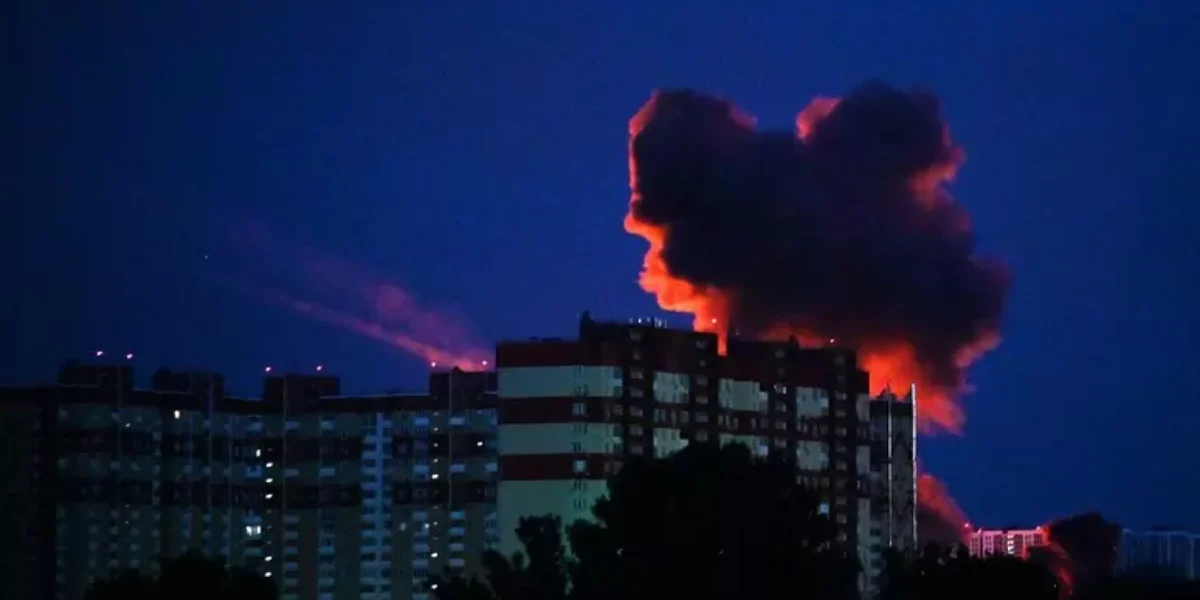 Ukrainian drone on a Russian bus in Crimea, 7 dead. St. Petersburg's oil terminal is on fire