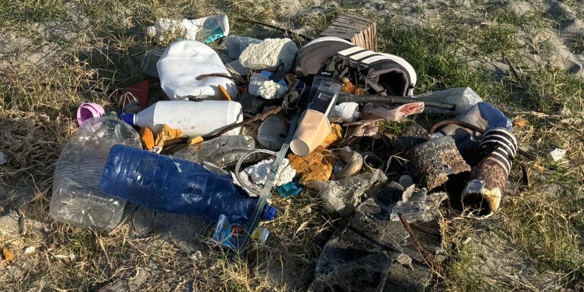 Waste on the beaches of Venetico, the mayor asks for collaboration and plans the cleanup