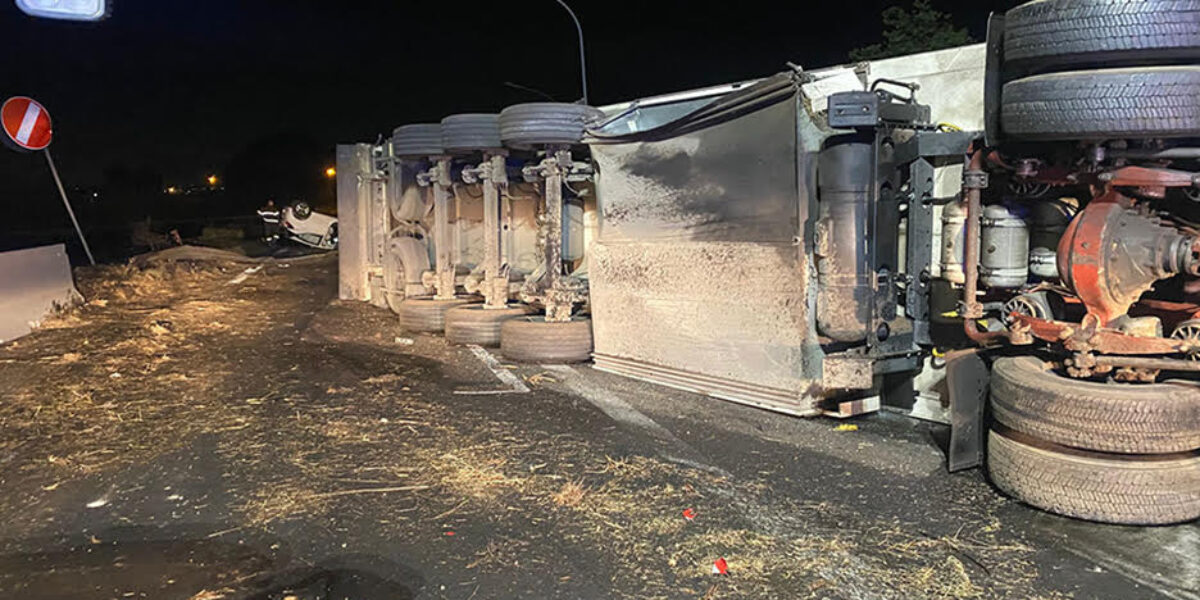 Fear in the night on the A18 Messina-Catania: articulated lorry jumps the road and hits a Fiat 500 in Giardini Naxos. Two injured