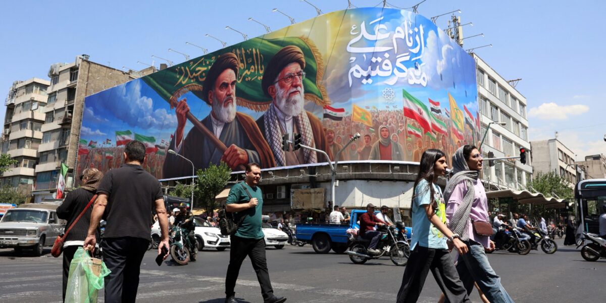 Trump ready for new raids: "Tehran is wasting time, treating us like idiots". Oil tanker hit by US missile, Delhi protests