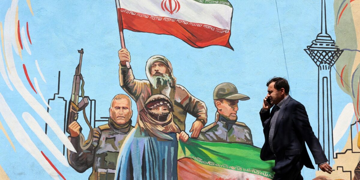 Trump: «Today the signature with Iran, then Hormuz open to all». The Pasdaran deny: "It won't happen"