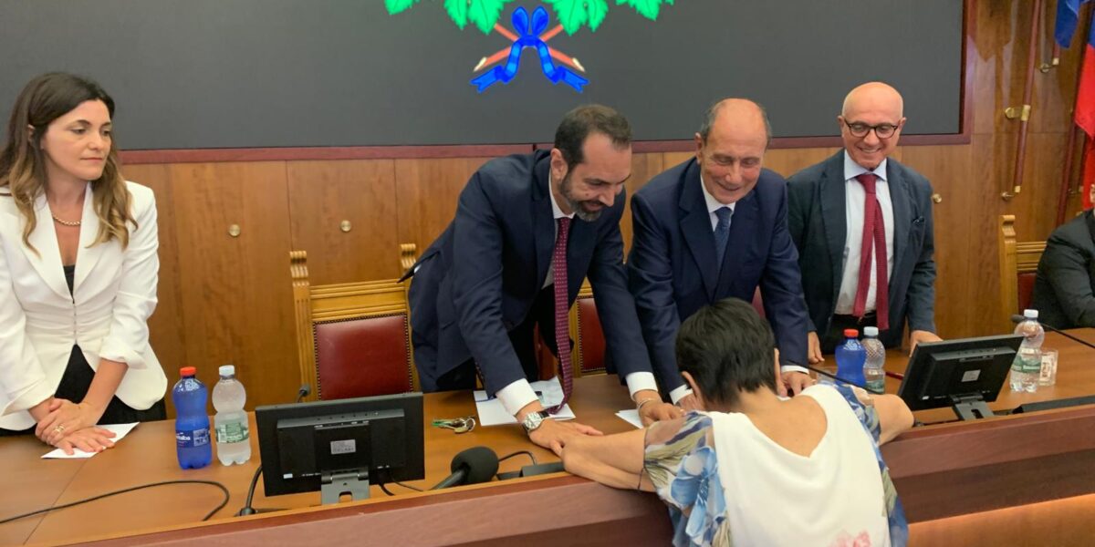Messina says goodbye to the shacks in via La Rocca: the delivery of accommodation to 14 families VIDEO