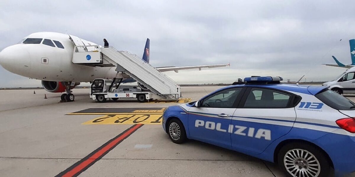A foreign citizen repatriated: the fight against irregular immigration continues in Catanzaro