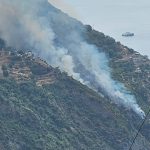 Big fire on the ridge between Gliaca and Gioiosa Marea: fear on the recently reopened road