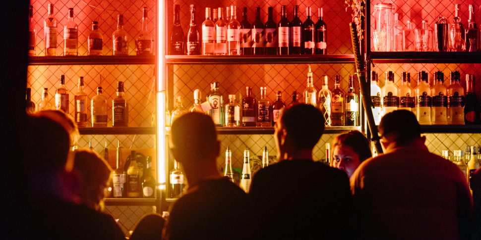 Calabria resists in its historic centers: bars and restaurants challenge decline