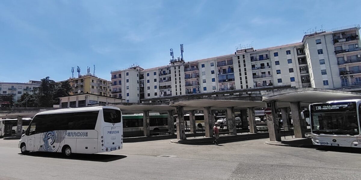 Cosenza, via delle Medaglie d'Oro is the Bronx: exasperated merchants and residents