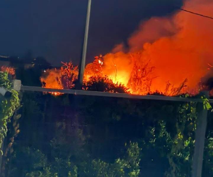 Fiery inferno in the Corigliano Rossano slum: cylinder explodes, leaving a laborer seriously ill