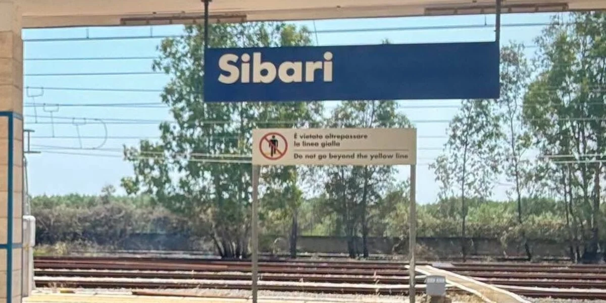 Fire emergency at Sibari station, mayor Iacobini's alarm: «Malicious origin, stop the dismantling of the airport»