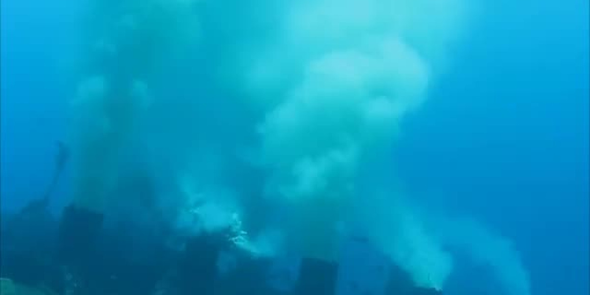 Gioveni (FdI) launches the shocking video: «Sewerage spilled into the sea in Contesse». L'Amam: «Everything is fine» VIDEO