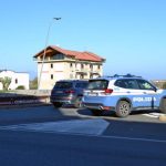 He attacks his elderly mother even in front of the police, 51-year-old arrested in Corigliano