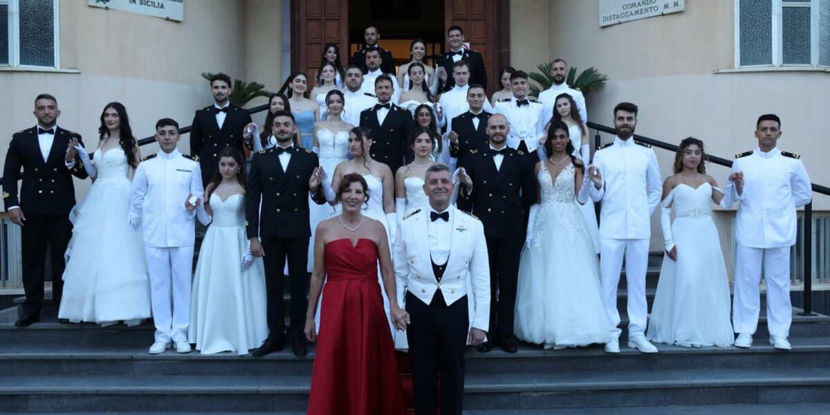 Messina, the Debutantes' Ball combines tradition and solidarity with the Navy Officers' Club
