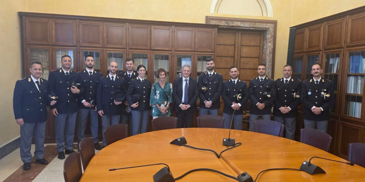 Reggio Calabria, 12 new deputy inspectors arrive at the Police Headquarters: welcome from Police Commissioner Sirna