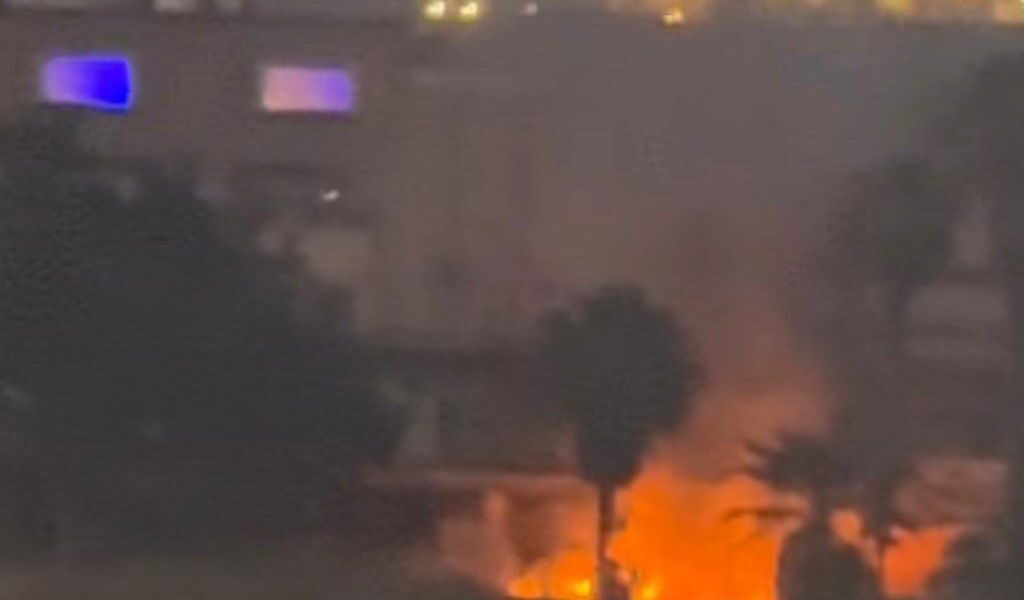 Reggio Calabria, fear in the night: flames at the municipal Lido