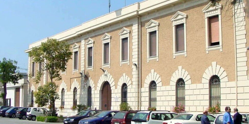 Reggio Calabria, officer attacked in prison. The Osapp union: «Tolerance with those who commit crimes, inflexibility with staff»