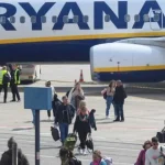 Ryanair gives in after the investigation: goodbye to the disputed surcharge for families