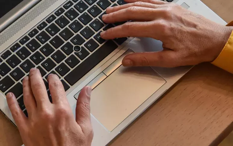Scam with text messages and fake policeman, almost 200 thousand euros stolen from an ALS patient: the money ended up in an account in Messina