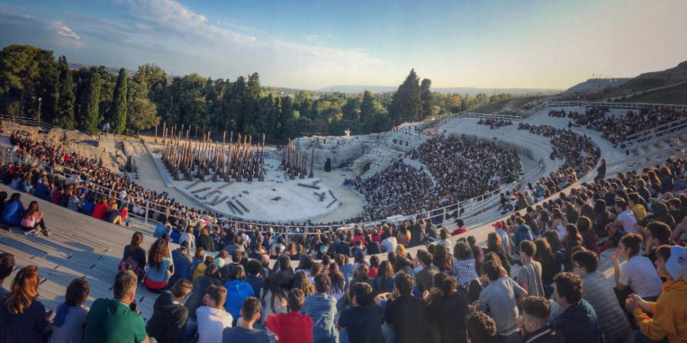“The Persians” by Aeschylus: the song of defeat and the atrocious contemporaneity