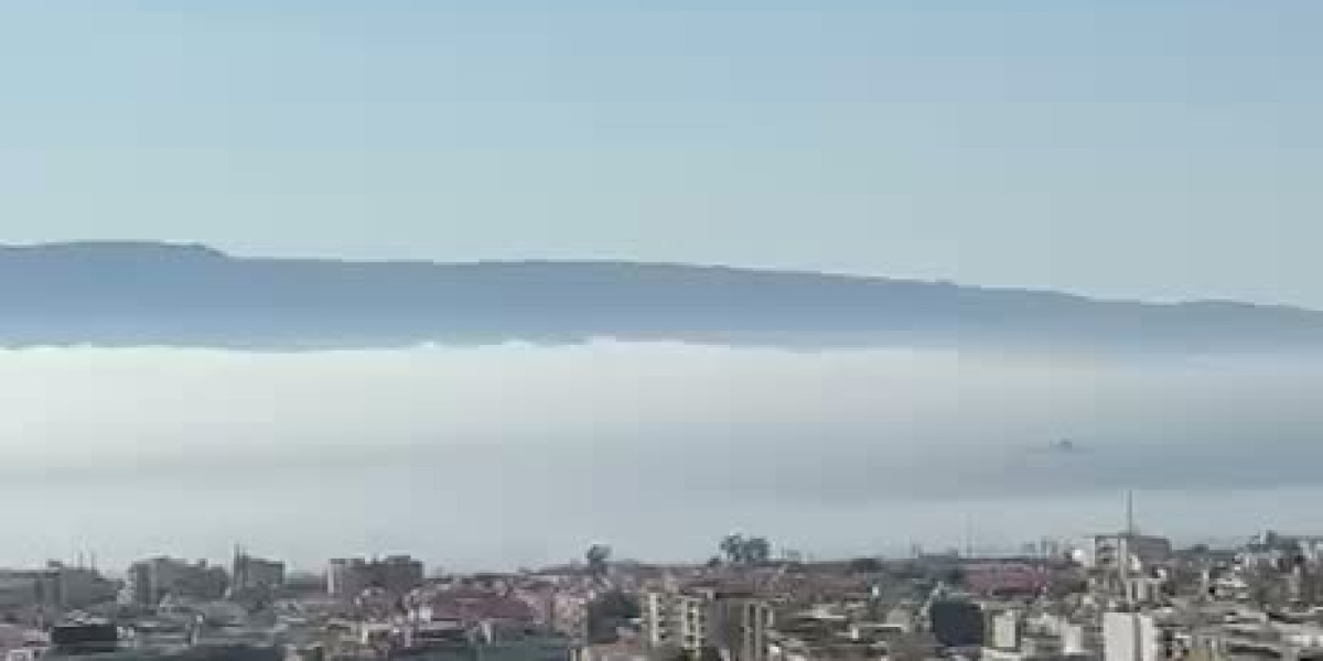 The Strait of Messina disappears in the fog: the spectacular images of the "Lupa" and the "song" of the ships VIDEO | PHOTO