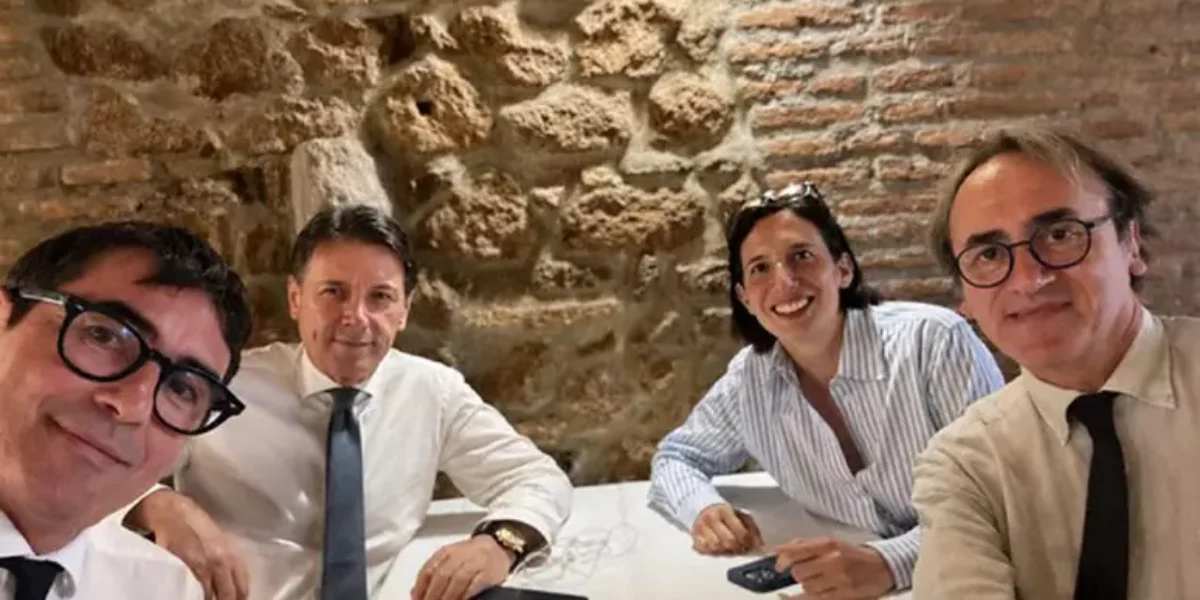 The "wide shot" takes place in... photos (but without Renzi). Conte, Schlein and rossoverdi: "The majority is imploding, now it's our turn"
