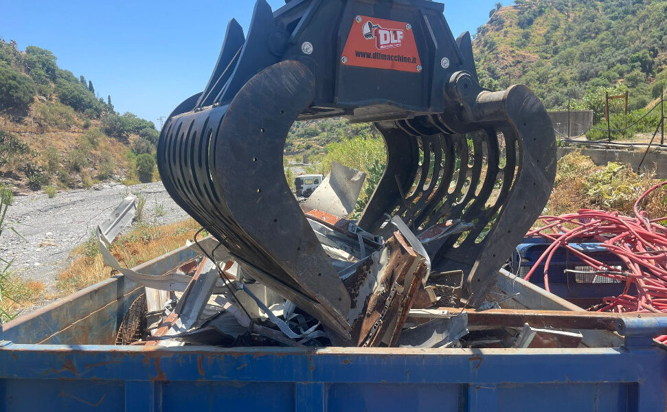 Messina, two illegal landfills discovered and a waste truck stopped: three seizures in the province