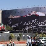 Paralysis in Hormuz, the US does not stop the raids and prepares for escalation. In Tehran huge mural with Trump in a coffin