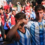 A 24-year-old Argentine fan dies decapitated by a paper bomb at the end of the World Cup final