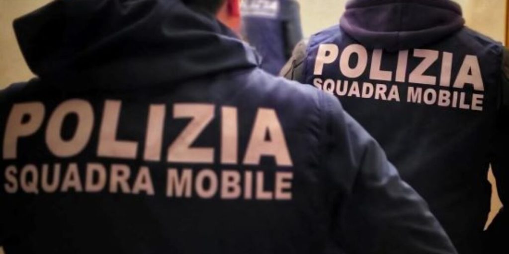 Abuse of his wife and minor daughters, man under house arrest in the Crotone area