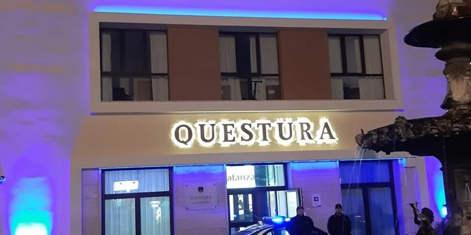 "Alcoholic" brawl in the club during the concert in Sellia Marina: the Catanzaro Police Headquarters issues 5 "Daspo Willy"