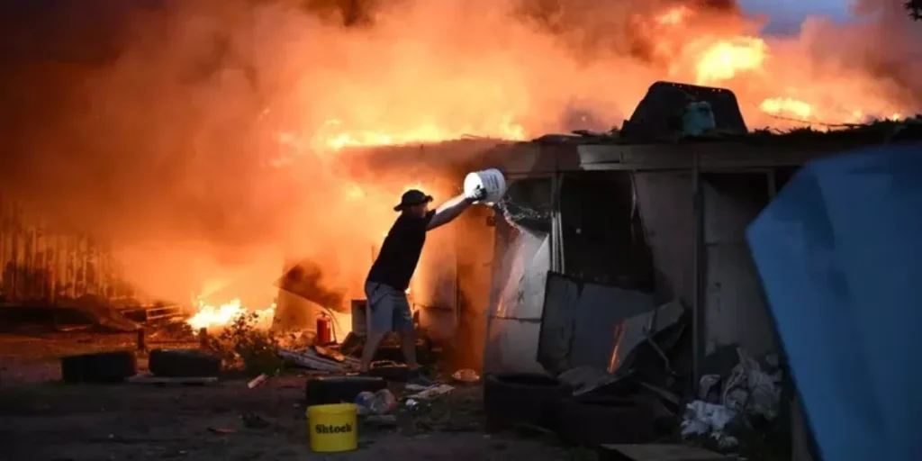 Another Russian raid on Kiev, a residential building hit: 10 dead. Poland launches fighter jets