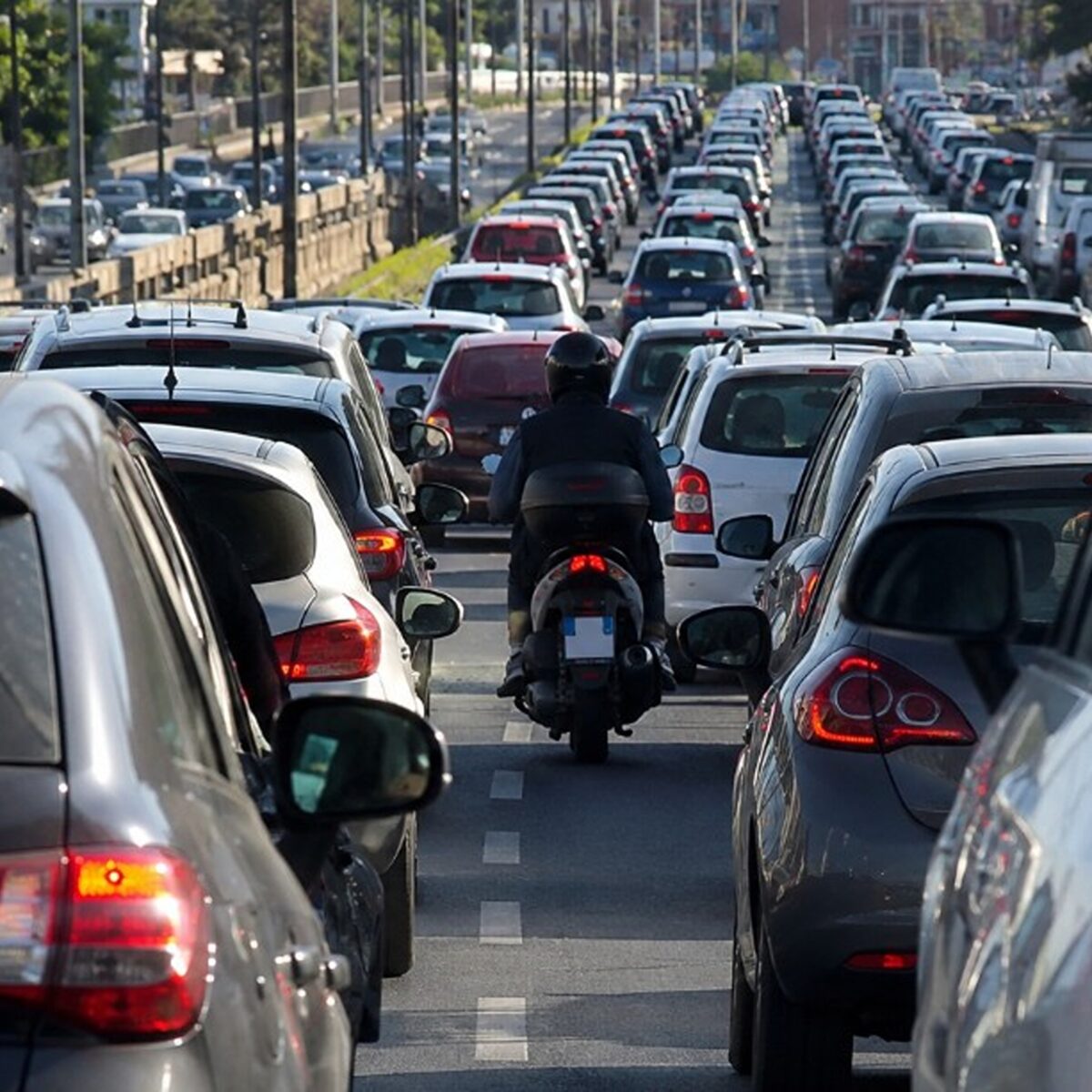 Proposal of law presented in the Regional Council for the exemption of car tax on new hybrid cars in Calabria.