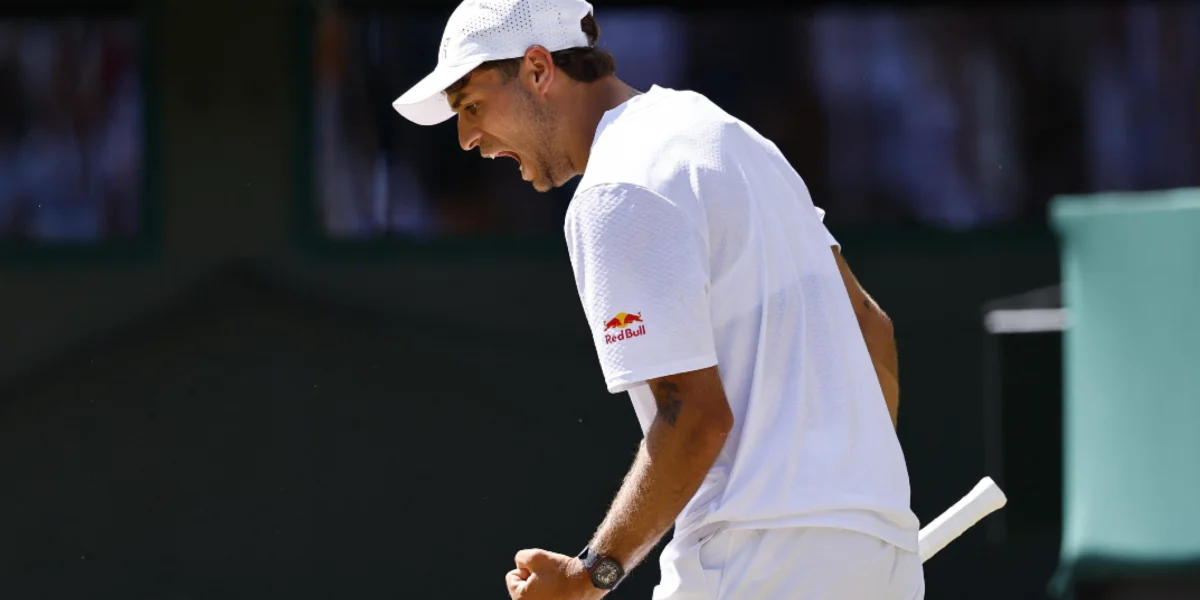 Cobolli in the quarterfinals at Wimbledon: «Now I'll recover with ice cream and tomato pasta, but I need a home...»