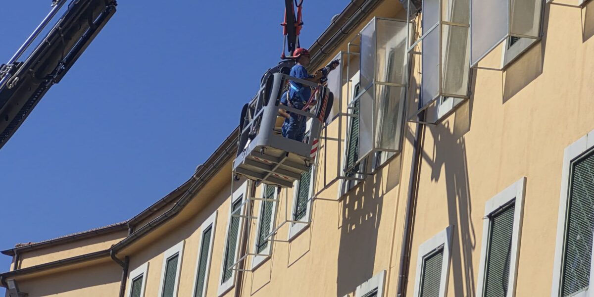Cosenza prison, the plexiglass shields fixed to the windows of the overnight rooms have been removed
