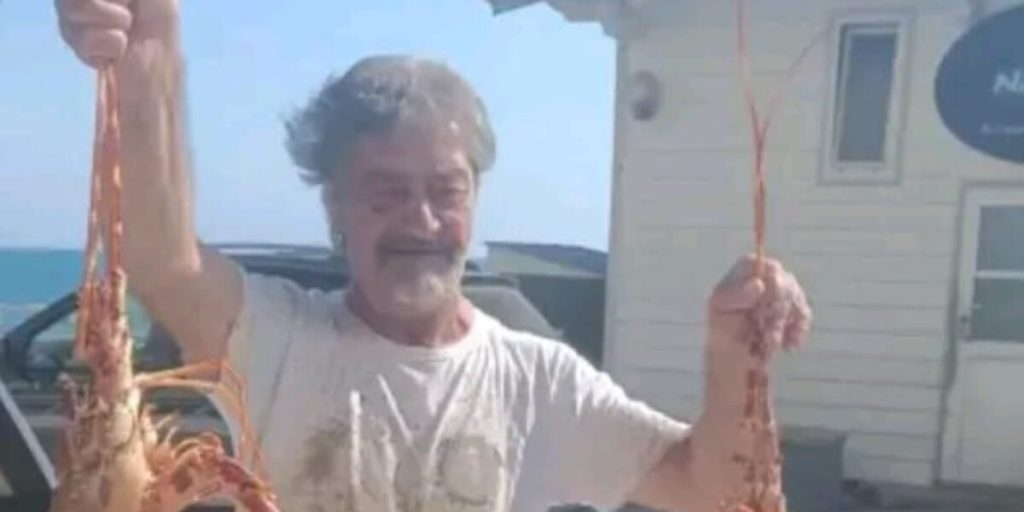 Crucoli, caught two prized giant lobsters in Torretta