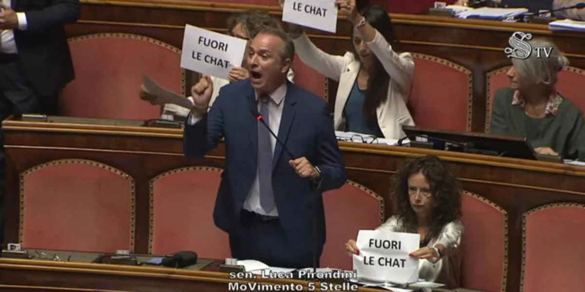 Delmastro case, the Chamber rejects the prosecutors' request on the chats with Caroccia. M5S senators occupy the government benches